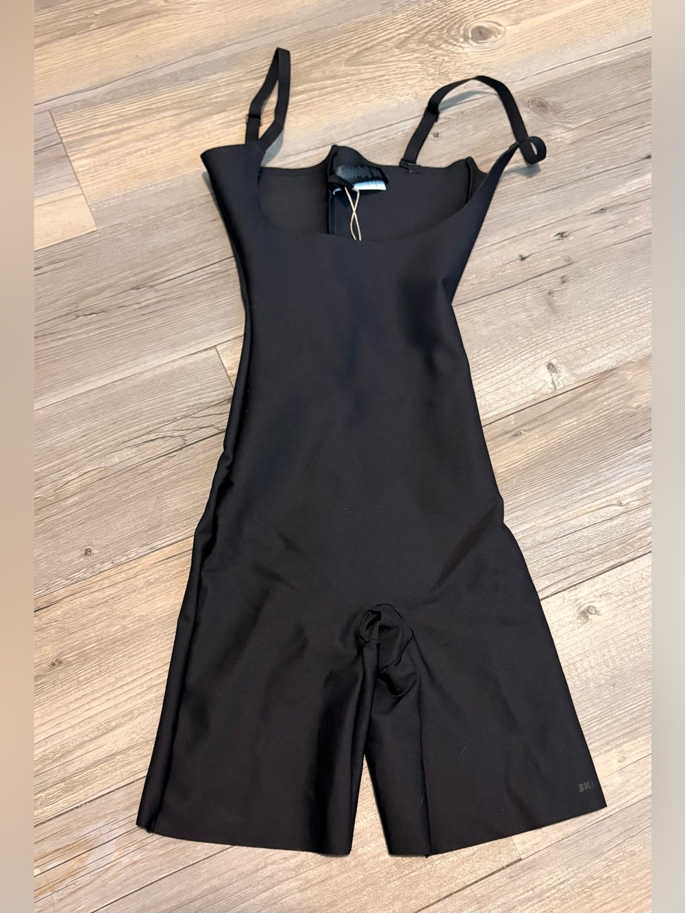 SKIMS Kim Kardashian Body open bust mid thigh bodysuit XS new with tags